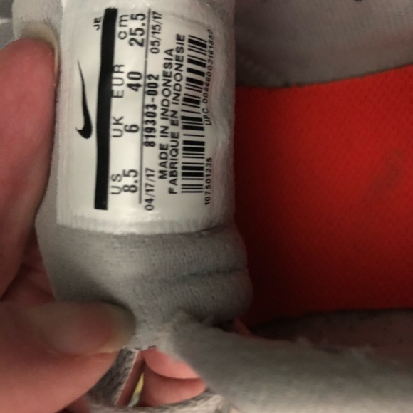 Nike shoes wore once - Picture 6 of 6
